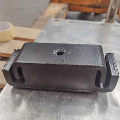 Van de Vrachtwagenvervangstukken van Sinotrukhowo de Motor Front Bracket AZ9725591020